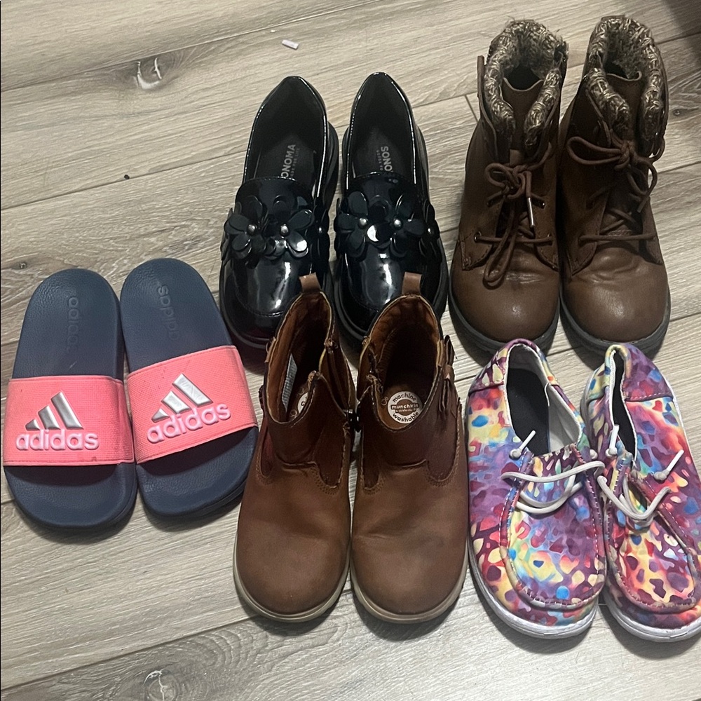 Girls shoes Size 11/12